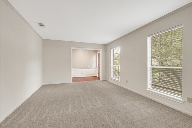 Building Photo - 5702 Vestavia Dr