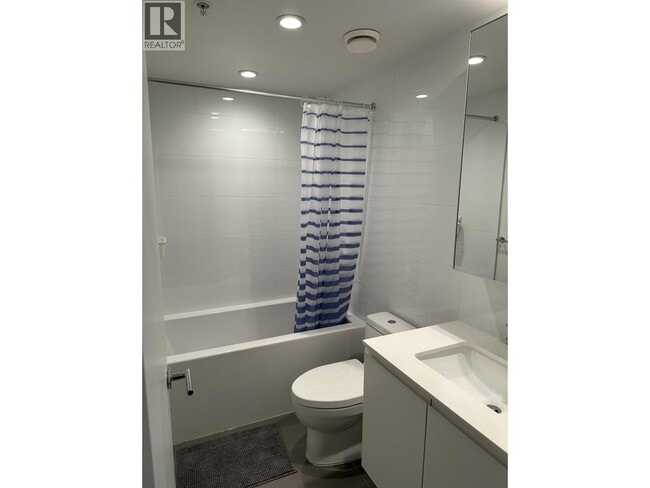 Building Photo - 3833 Evergreen Pl