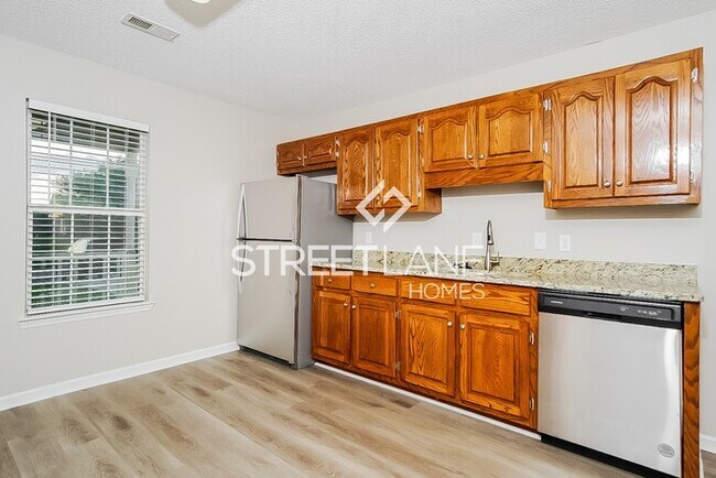 Building Photo - NOW OFFERING FIRST FULL MONTH FREE WITH A ...