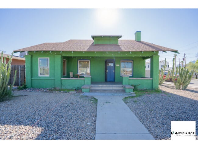 Building Photo - Charming 3/1 Historic Phoenix Home with Modern Comforts!