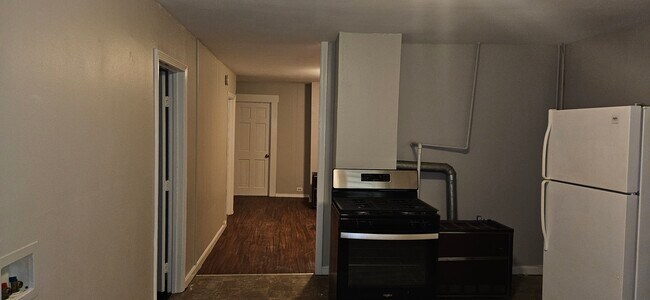 Building Photo - 166 Cedar St