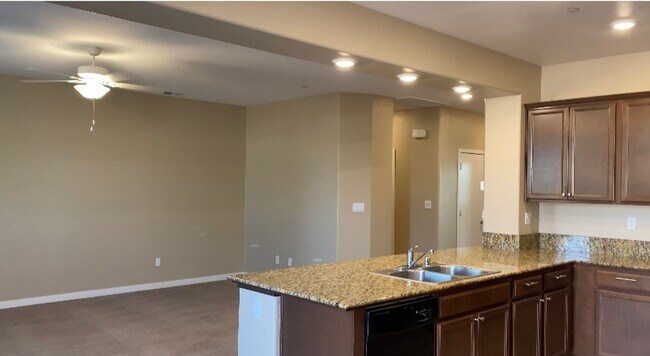 Foto del edificio - REDUCED!!   BEAUTIFUL 3 BEDROOM 2 BATH FOR...