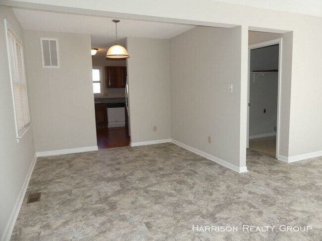 Building Photo - 6528 Thetford Ct