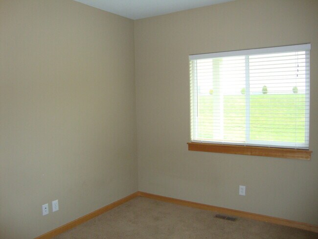 Building Photo - 512