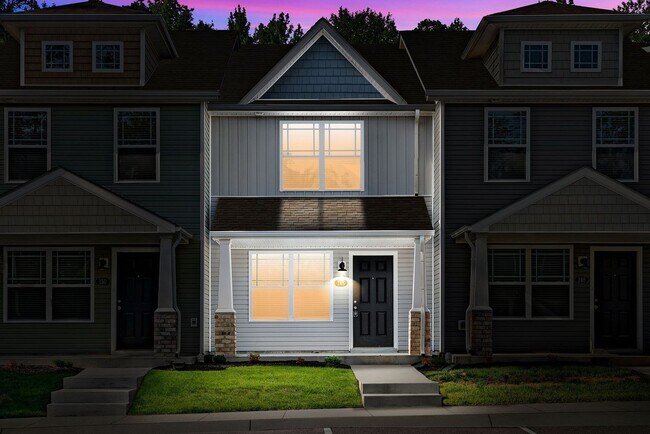 Foto del edificio - 2 Bedroom Condo For Rent Near Madison Street!