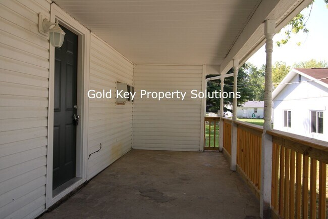 Foto del edificio - Updated 3 Bedroom/1 Bath Home with Storage...