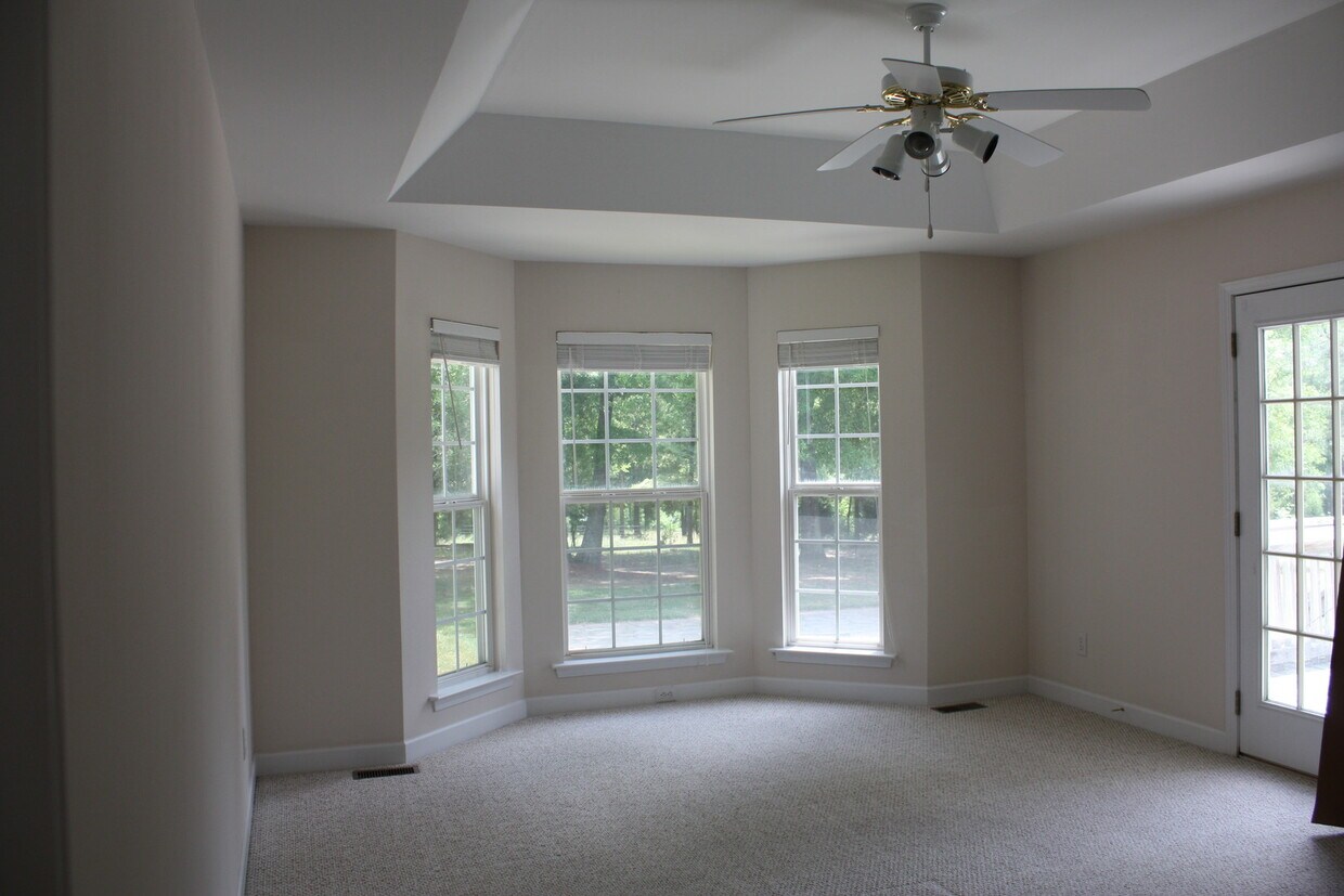 Building Photo - 3639 Hamilton Rd