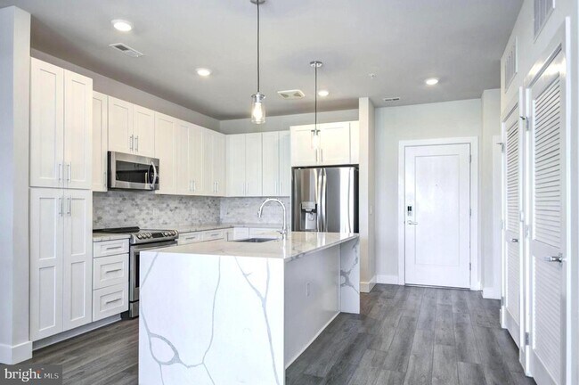 Foto del edificio - 1761 Old Meadow Rd