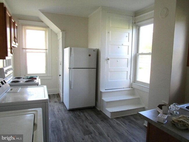 Building Photo - 136 N Funk St