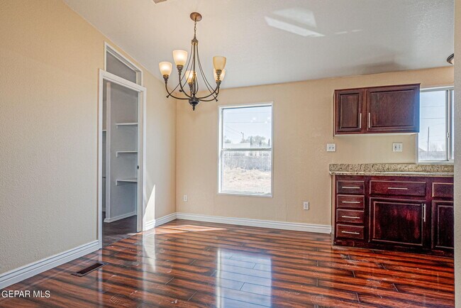 Foto del edificio - 3656 Yanagisako Ave