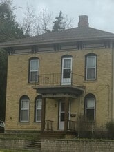 Building Photo - 304 Bridge St