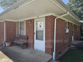 Building Photo - 9 Eisenhower Dr