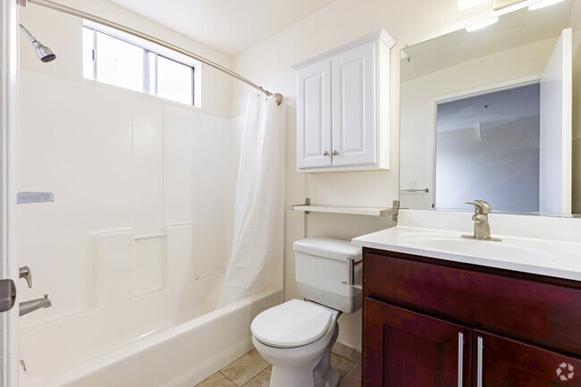 2BR, 2BA - 850SF - Primary Bathroom - 750 S. Carondelet St.