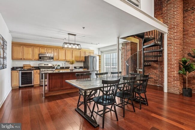 Building Photo - 810 N Hancock St