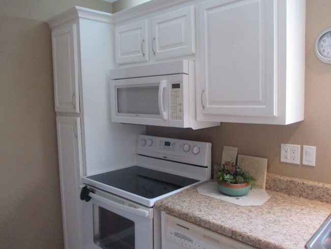 Foto del edificio - 106 Lake Dora Dr