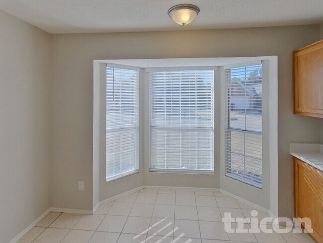 Foto del edificio - 2628 Dahlia Dr