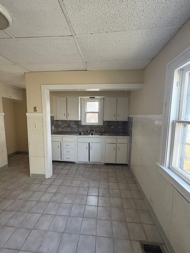 Foto del edificio - 11110 Vernon Ave