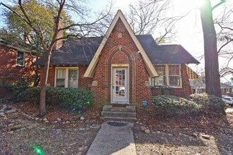 Building Photo - 1704 Pinewood Dr