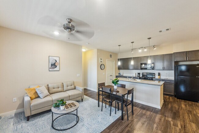 Foto del edificio - 13555 Cullen Blvd