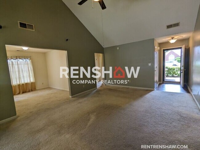 Building Photo - Gorgeous - 3 Bed, 2 Bath - Off Mullins Sta...