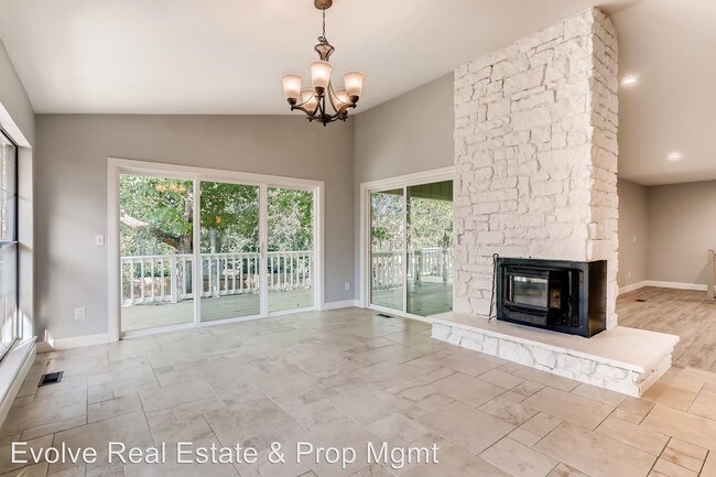 Building Photo - 4 br, 3 bath House - 963 Mountain View Dr