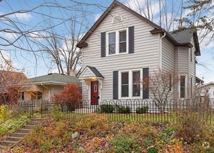 Building Photo - 1362 Searle St