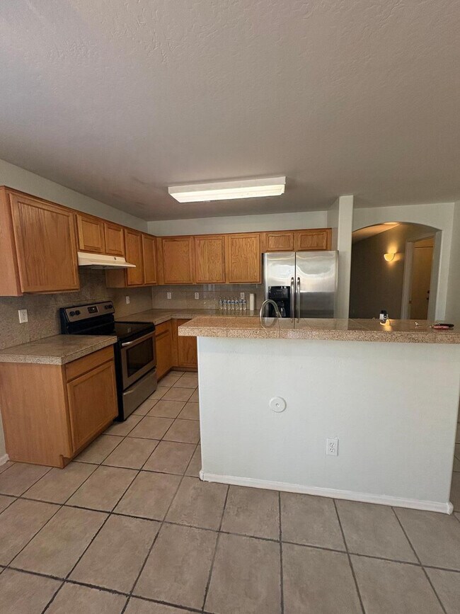Foto del edificio - 582 S 152nd Ln