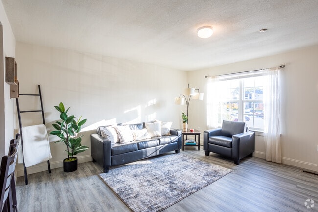 4BR, 4.5BA - 2000SF, Living Room - Copper Beech