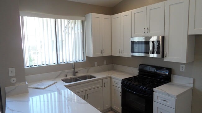 Building Photo - 10520 Lakeside Dr N