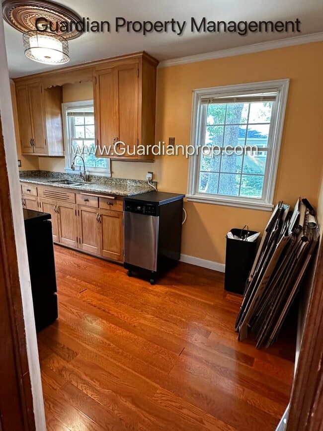 Building Photo - Northeast Single Family Home, Fenced Yard,...