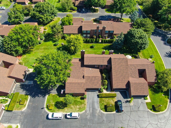 Condo building top view - 3052 Lindenwood Dr