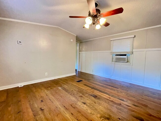 Building Photo - 2 Bed 2 Bath  With Lots of Upgrades