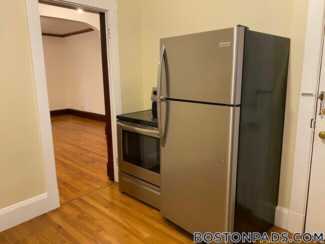 Building Photo - 16 Lakeville Rd