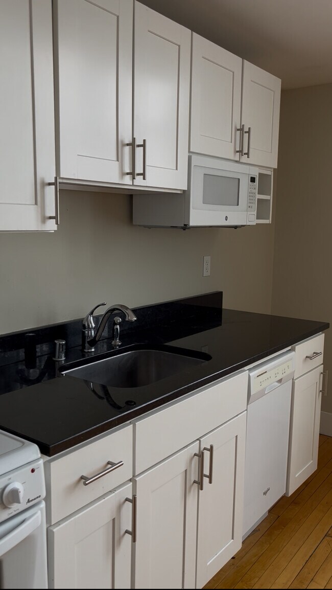 Foto del edificio - 3 Pleasant Ave