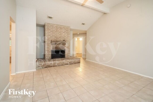 Building Photo - 16239 La Terra Dr