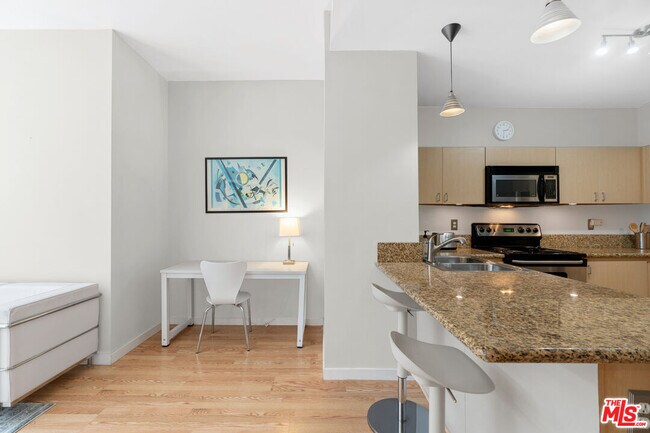 Foto del edificio - 630W W 6th St