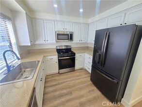 Building Photo - 26422 Waterford Cir