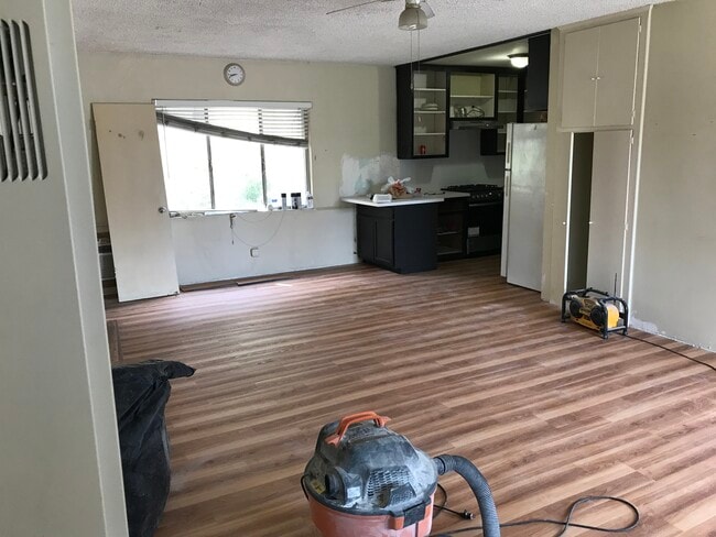 Building Photo - 1361 E Del Mar Blvd