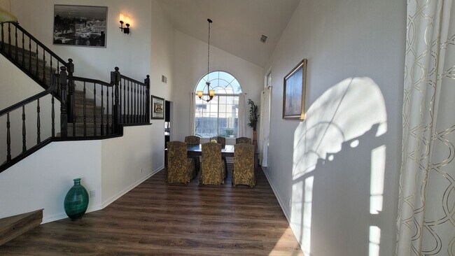 Building Photo - Beautiful Tri-Level home available in Vint...
