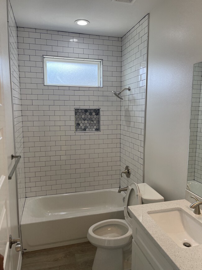 Foto del edificio - 113 Torrey Pines Rd