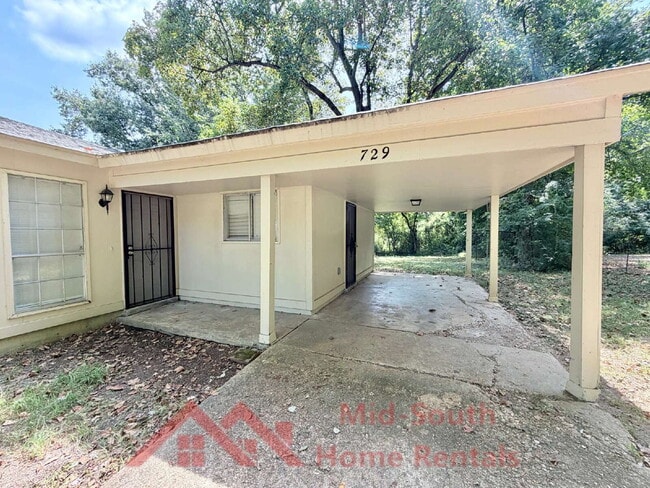 Foto del edificio - 729 Blackstone Ln