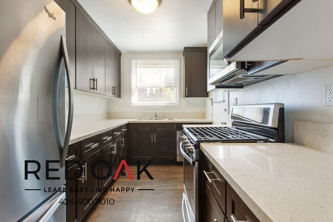 Foto del edificio - 8740 Belford Ave