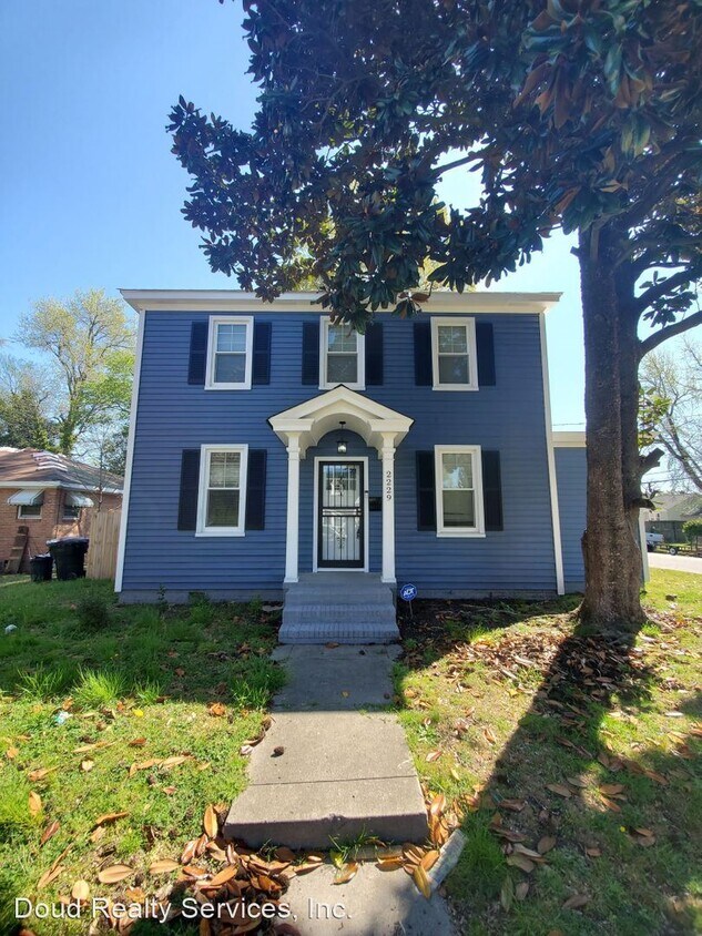 Foto principal - 4 br, 2.5 bath House - 2229 Lansing Ave