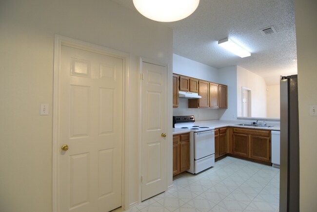 Foto del edificio - 1805 Robert Tyler Dr