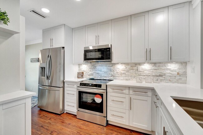 Foto del edificio - 5770 Princess Palm Ct