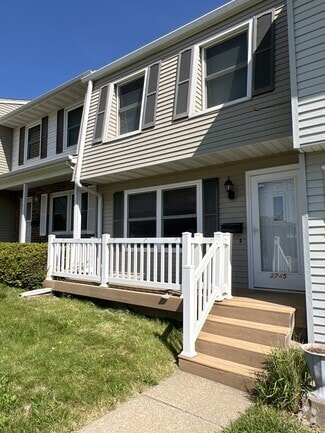 Building Photo - 3745 Hillcrest Rd