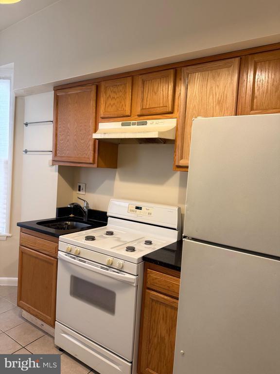 Building Photo - 2005 Madison Ave