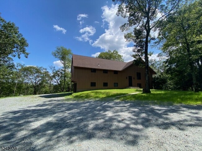 Building Photo - 483 Split Rock Rd