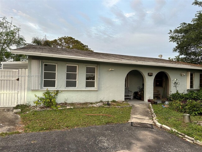 Building Photo - 2501 SW 58th Manor