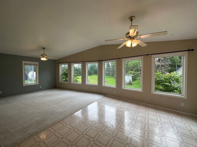 Foto del edificio - Spacious Kenai Home!